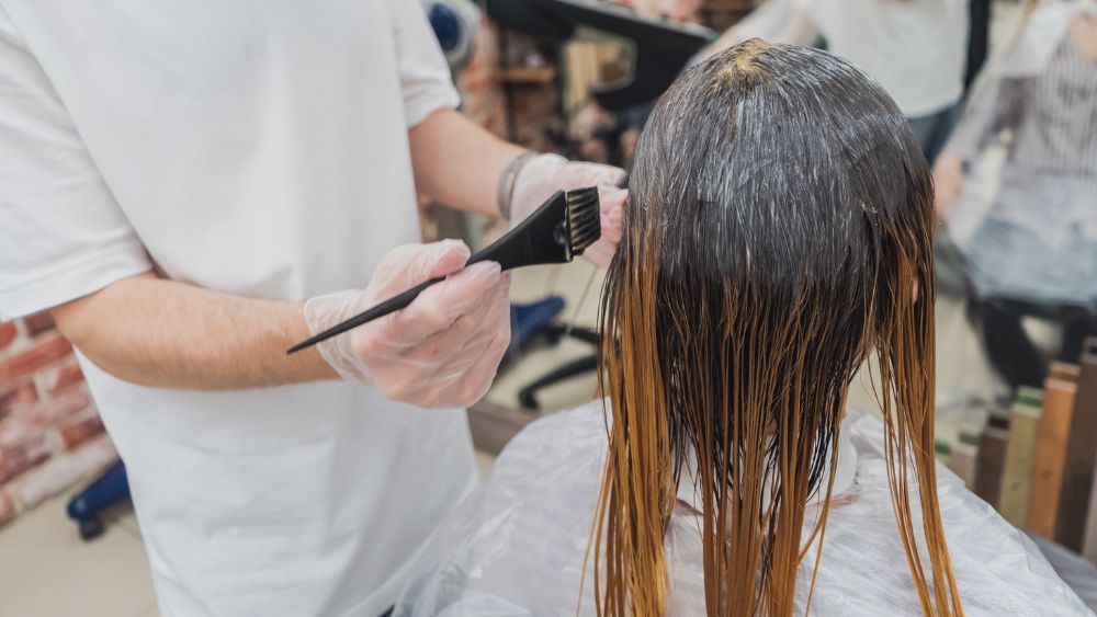 Cuidado. Tinturarse o alisarse el cabello aumenta el riesgo de padecer cáncer.