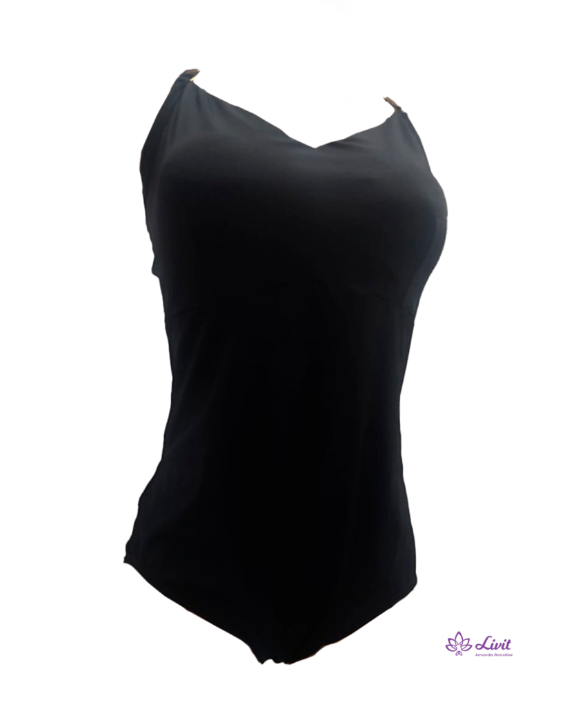 Vestido de baño enterizo negro postmastectomía vista frontal